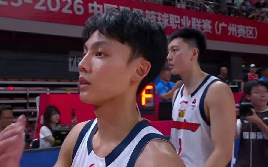 广东男篮85-64大胜广州,三大改变明显,球员评分出炉:胡明轩9.7分杜锋4.4分