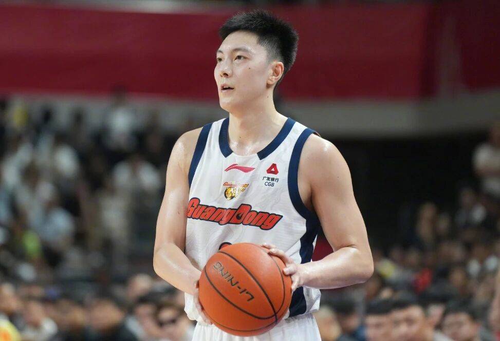 广东男篮85-64大胜广州,三大改变明显,球员评分出炉:胡明轩9.7分杜锋4.4分